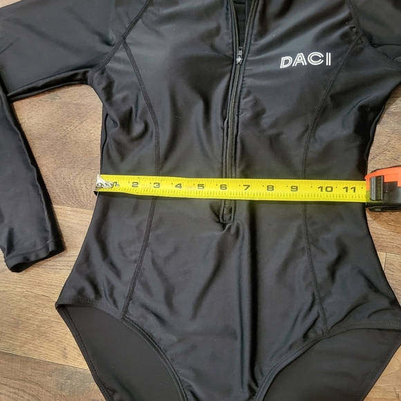 Daci Black Longsleeve Rash Guard Zip-Up Swimsuit Size XS - Picture 7 of 9